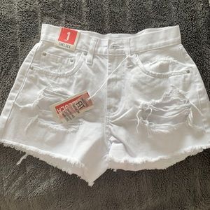 WHITE DENIM SHORTS